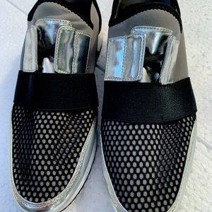 STEVE MADDEN chrome sneaker